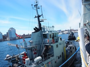 RCN Tugs GLENSIDE and GLENNEVIS assist HMCS MONTREAL, 1 May2016. 