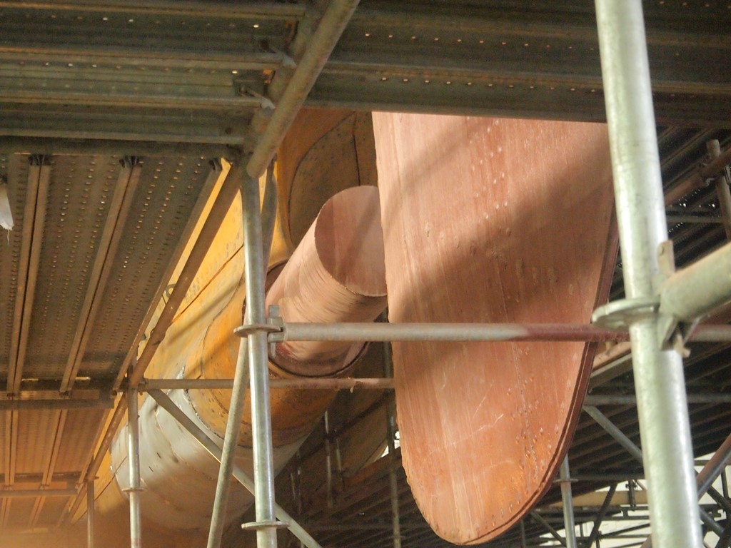 SACKVILLE's distinctive rudder and shaft the once held the screw to the corvette. HMCS SACKVILLE in the Fleet Maintennce Facilty, Cape Scott in HMC Dockyard in Halifax on 30 Septemebr 2018. Roger Litwiller Collection, courtesy Roger Litwiller. (RTL08907)