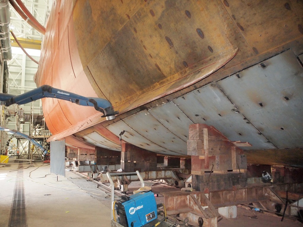 Port side bilge keel and several patches below the engine room. HMCS SACKVILLE in the Fleet Maintennce Facilty, Cape Scott in HMC Dockyard in Halifax on 30 Septemebr 2018. Roger Litwiller Collection, courtesy Roger Litwiller. (RTL088 )