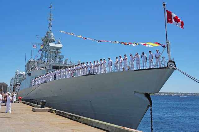 HMCS VILLE DE QUEBEC Dressed Ship