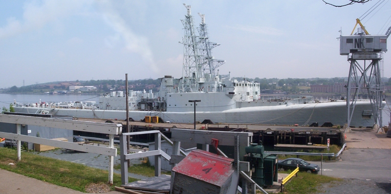 HMCS GATINEAU and TERRA NOVA