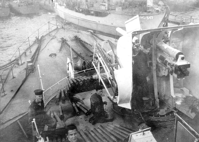 HMCS TRENTONIAN's Gunners