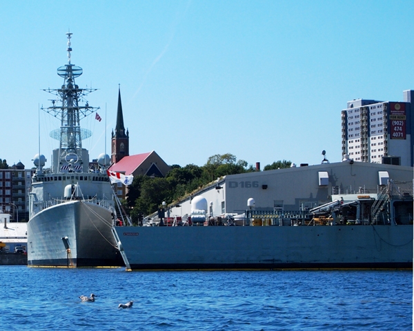 HMCS ATHABASKAN (right) and HMCS IROQUOIS