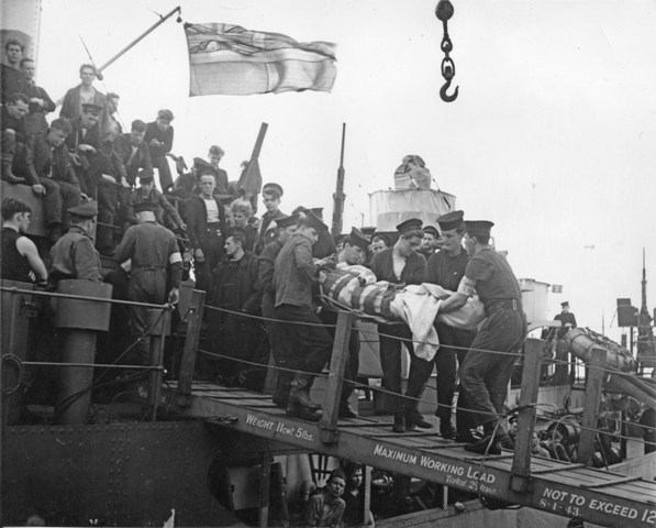 A critically wounded sailor from HMTS MONARCH is carried ashore from HMCS TRENTONIAN on 13 June, 1944 in Portsmouth.

Roger Litwiller Collection, courtesy Douglas Campbell, RCNVR. (RTL-DC004)