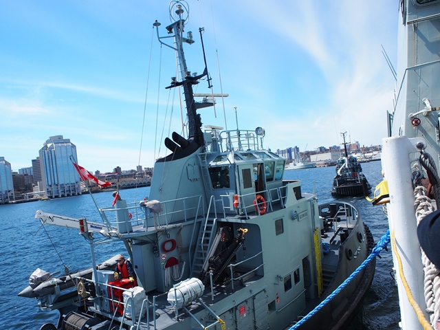 RCN Tugs Assist HMCS MONTREAL