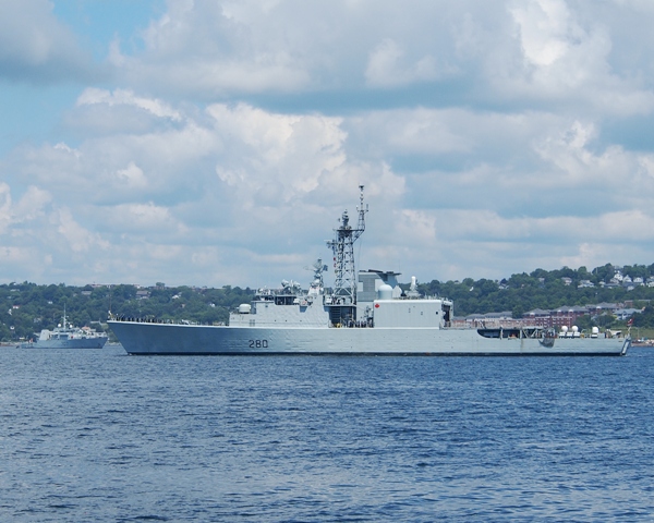 HMCS IROQUOIS & HMCS GOOSE BAY