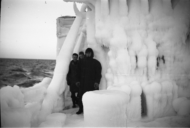 Clearing Ice HMCS WASAGA