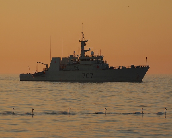 HMCS GOOSE BAY's Escort