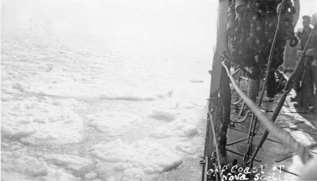 HMCS WASAGA in Ice Pack