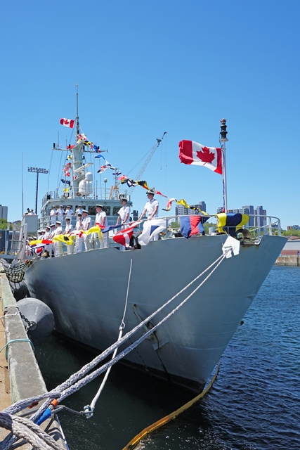 HMCS KINGSTON Dressed