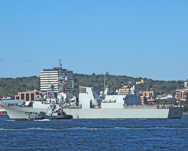 HMCS MONTREAL returning to Halifax harbour assisted by RCN Tugs on 28 August 2015.  Roger Litwiller collection, courtesy Roger Litwiller. (RTL83157)
