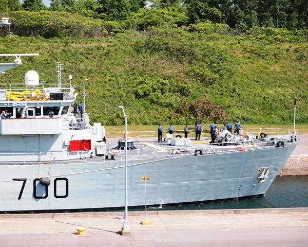 HMCS KINGSTON at Iroquois Lock