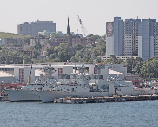 HMCS TORONTO (left and HMCS HALIFAX alongside in HMC Dockyard, Halifax on 29 August 2018. Roger Litwiller Collection, courtesy Roger Litwiller. (RTL98633)