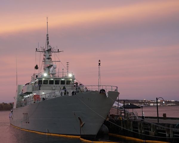 HMCS KINGSTON Christmas