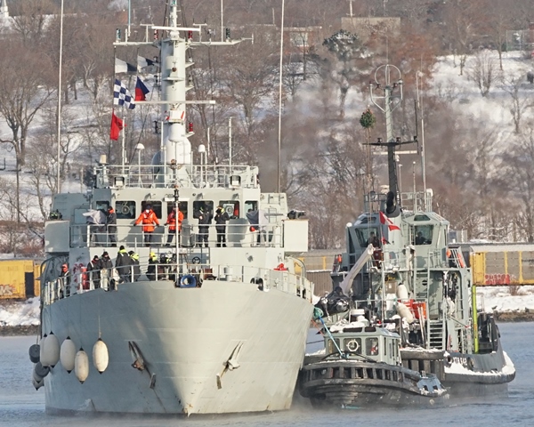 HMCS GOOSE BAY Returns to Dockyard