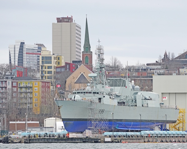 HMCS MONTREAL Syncrolift