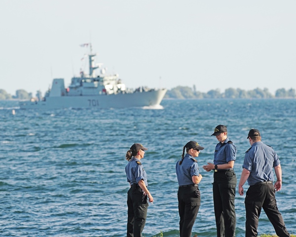 HMCS CATARAGUI Sailors